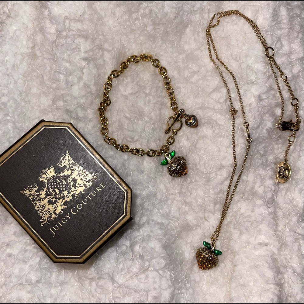 Juicy couture bracelet and necklace peach 🍑